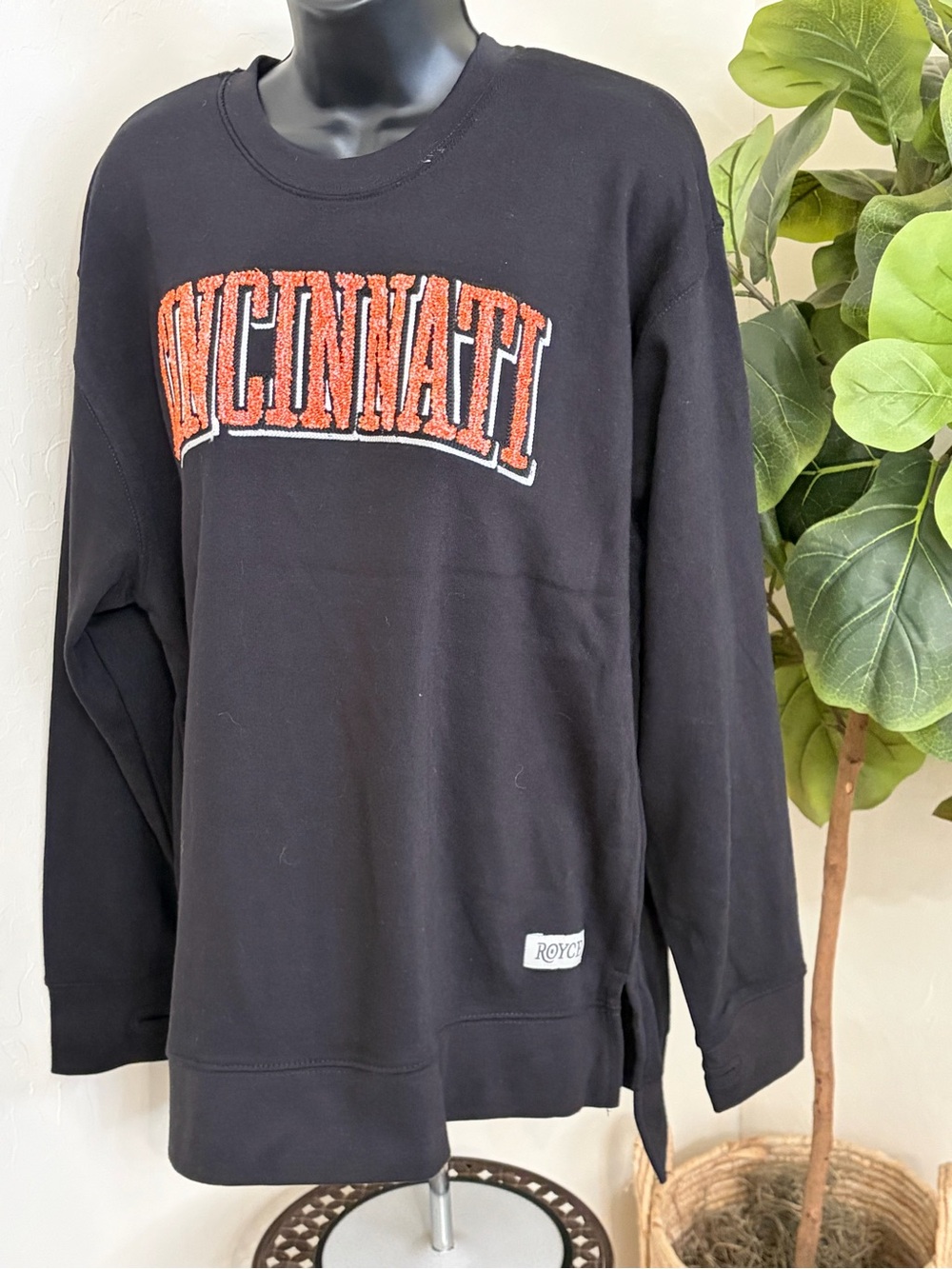 ROYCE Cincinnati Chenille Oversized Sweatshirt – Large NWT